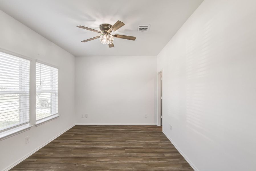 Spacious, unfurnished interior of a new home in River Ranch Meadows, Dayton (Image 28).