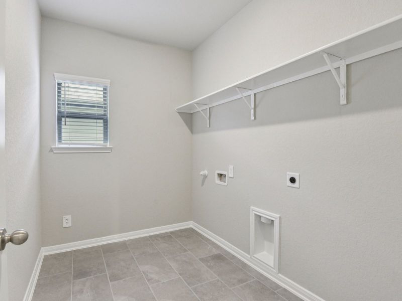 Spacious, unfurnished interior of a new home in Catalina, Converse (Image 16).