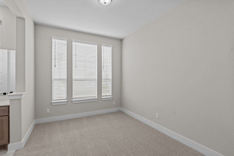 Spacious, unfurnished interior of a new home in Sienna Lakes, San Antonio (Image 31).