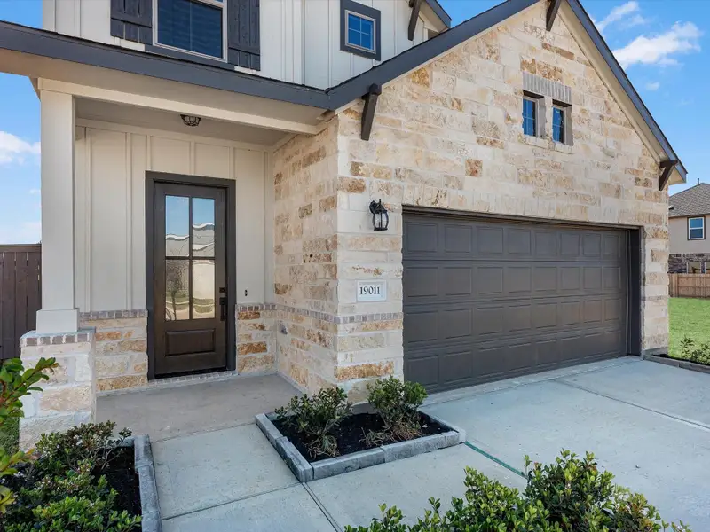 Exterior details and patio area of a home in Emory Glen, Magnolia (Image 3).