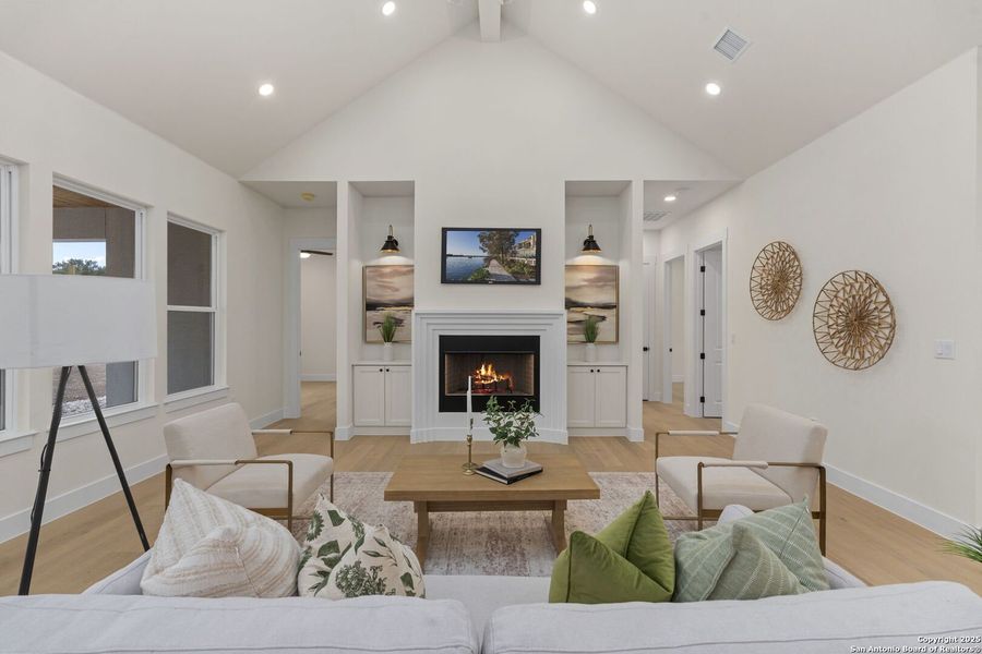 Furnished interior view inside a new home in , Bandera (Image 5).