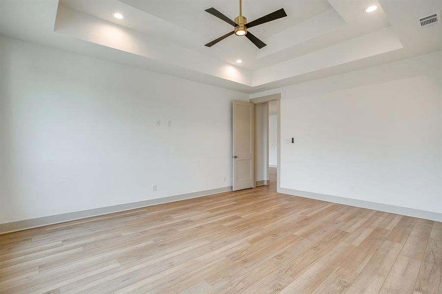 Spacious, unfurnished interior of a new home in Tuscan Estates, Waxahachie (Image 23).