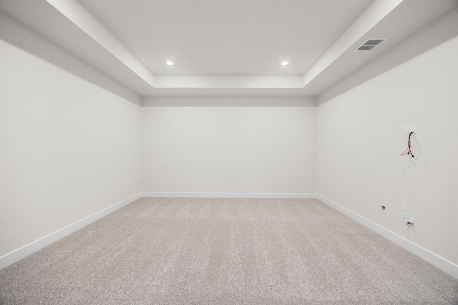 Spacious, unfurnished interior of a new home in Rough Hollow - Las Brisas, Austin (Image 15).