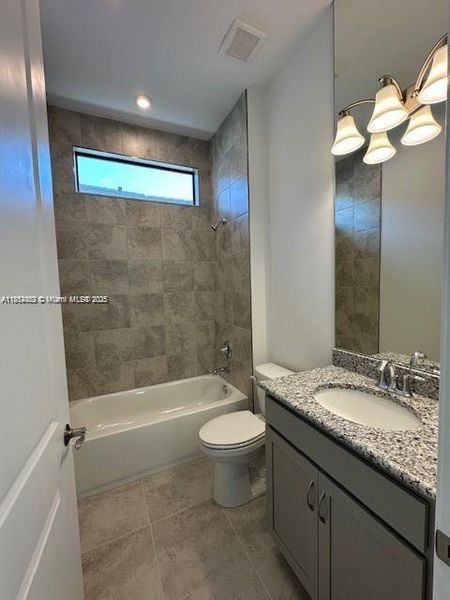 2nd bathroom bathtub
