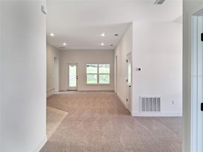 Spacious, unfurnished interior of a new home in Arbor Park, Leesburg (Image 10).