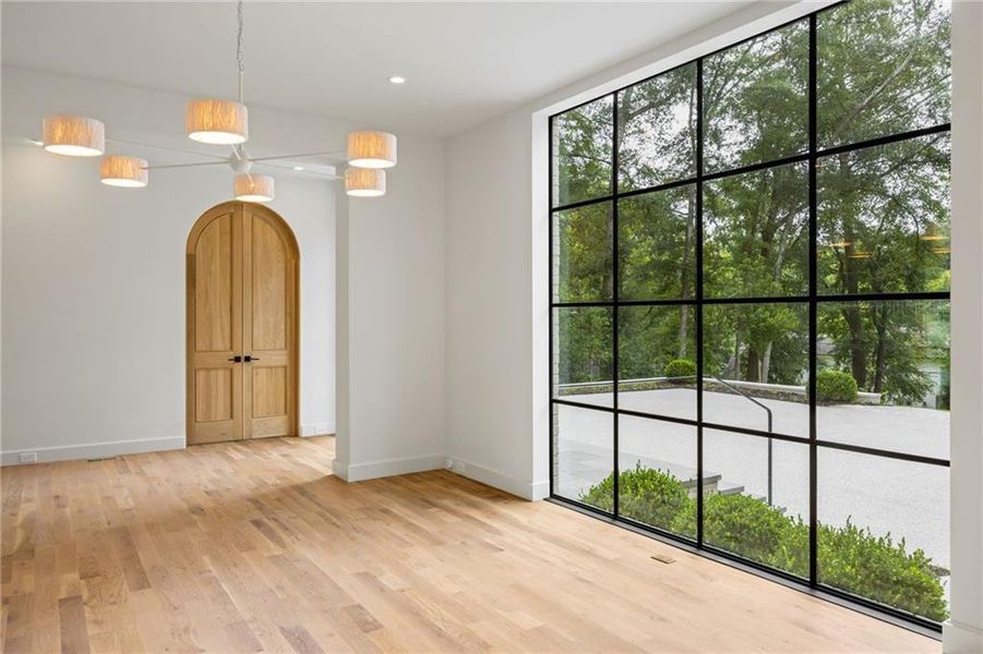 Spacious, unfurnished interior of a new home in , Atlanta (Image 25).