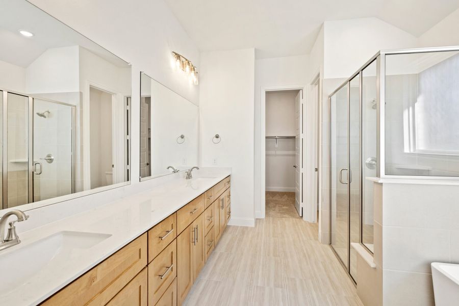 Furnished interior view inside a new home in Myrtle Creek, Waxahachie (Image 13).