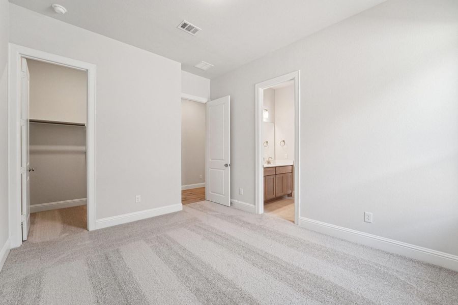 Spacious, unfurnished interior of a new home in Evergreen 70', Conroe (Image 26).