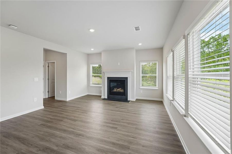 Spacious, unfurnished interior of a new home in Ivey Township, Dallas (Image 24).