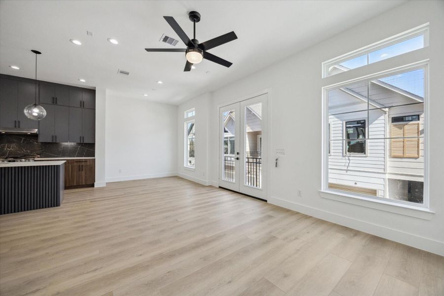 Spacious, unfurnished interior of a new home in Thornton Oaks, Houston (Image 21). Spacious, unfurnished interior of a new home in Thornton Oaks, Houston (Image 21).