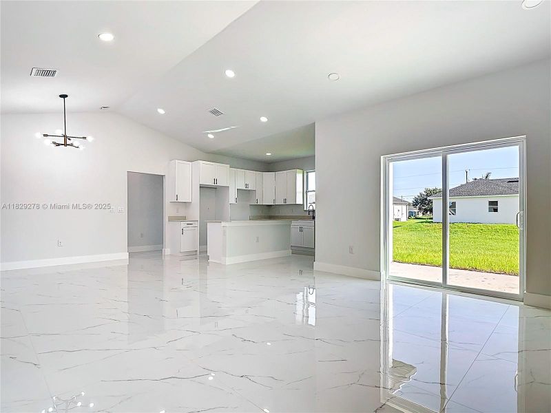 Spacious, unfurnished interior of a new home in , Lehigh Acres (Image 20).