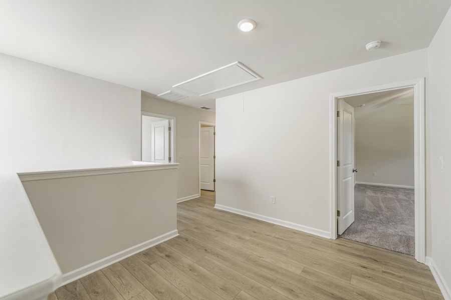 Spacious, unfurnished interior of a new home in Richmond Hill, Inman (Image 15).