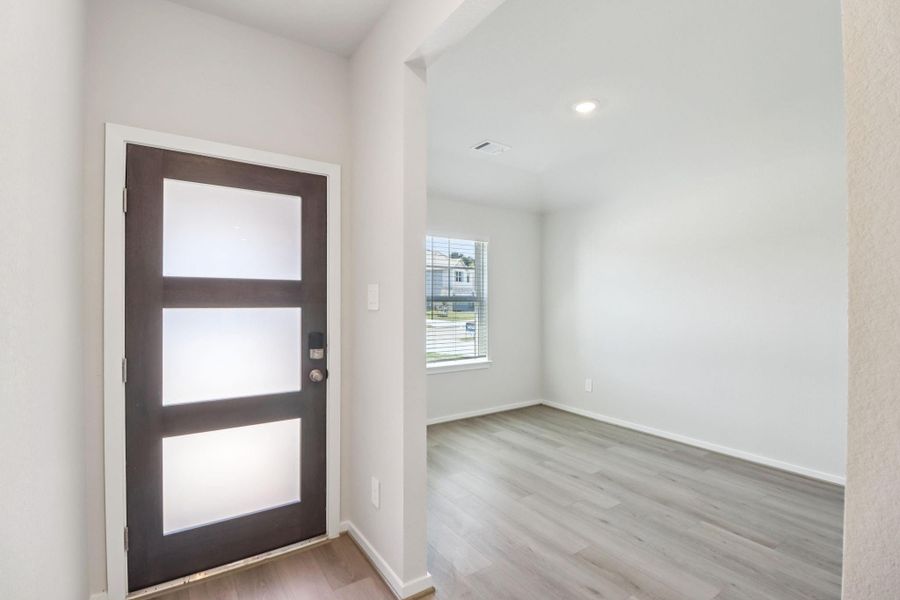 Spacious, unfurnished interior of a new home in Pine Lake Cove - Premier Series, Montgomery (Image 16). Spacious, unfurnished interior of a new home in Pine Lake Cove - Premier Series, Montgomery (Image 16).