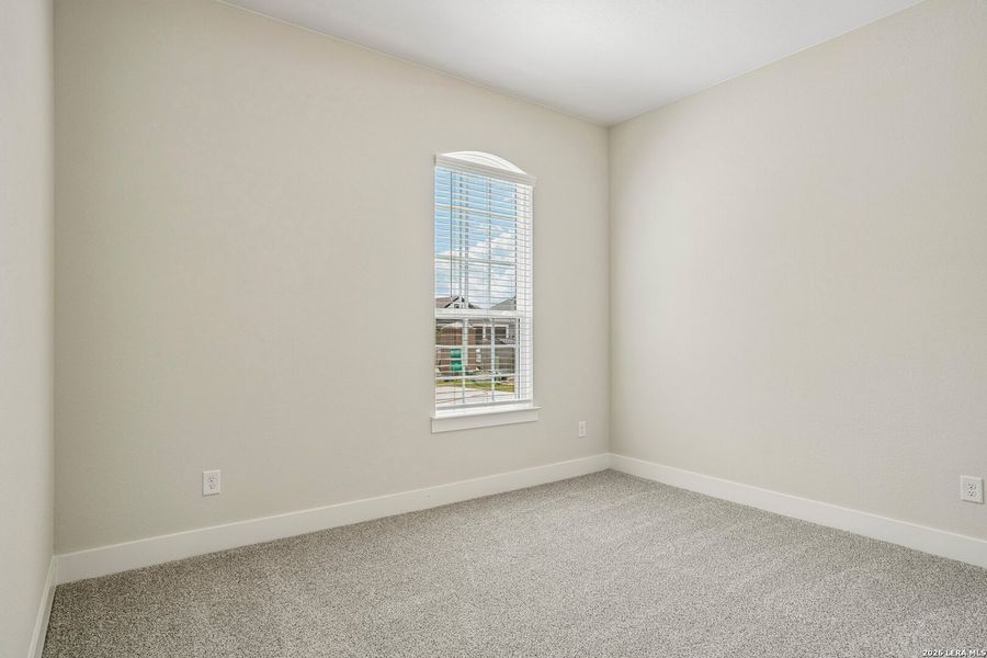 Spacious, unfurnished interior of a new home in Village at Three Oaks, Seguin (Image 20).