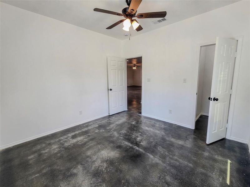Spacious, unfurnished interior of a new home in , Kennedale (Image 13).