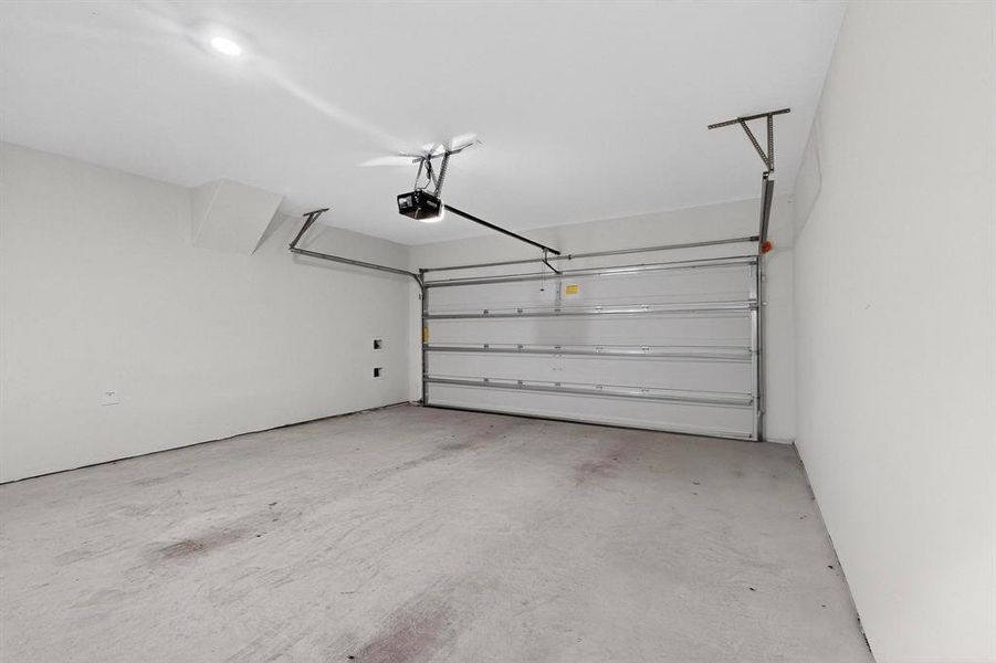 Spacious, unfurnished interior of a new home in Patriot Estates, Venus (Image 37).