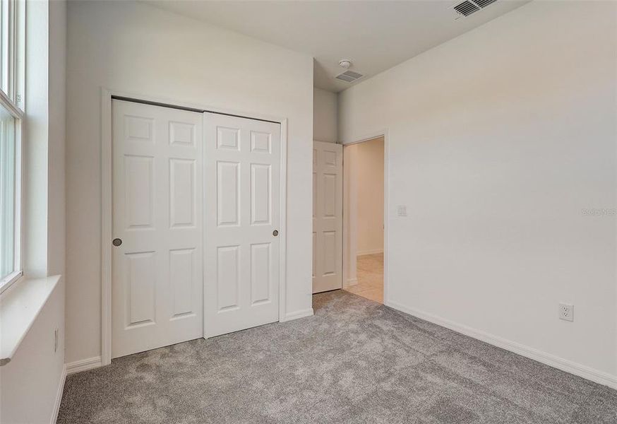 Spacious, unfurnished interior of a new home in Silver Lake Pointe, Leesburg (Image 24).