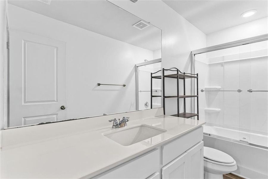 Furnished interior view inside a new home in Alcovy Trace, Lawrenceville (Image 12).