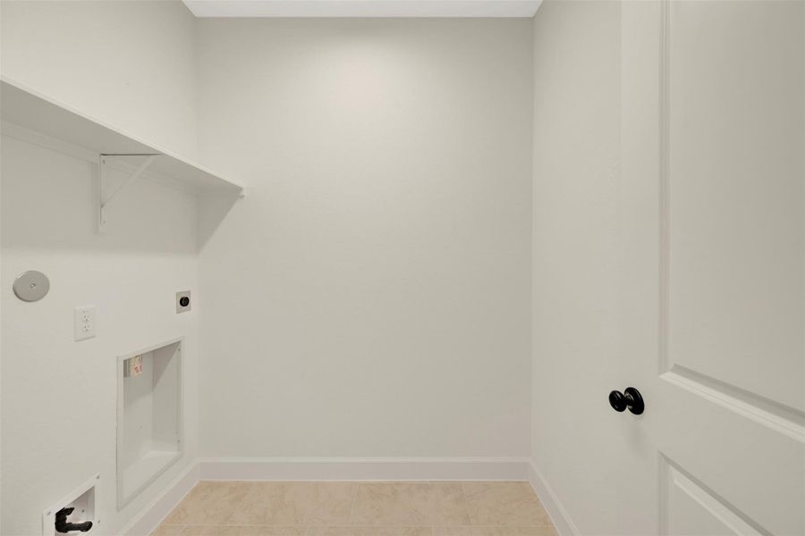 Spacious, unfurnished interior of a new home in Harvest Green - Reserve Collection, Richmond (Image 26).