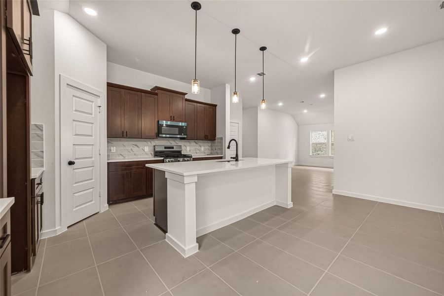 Furnished interior view inside a new home in Foxtail Palms, Manvel (Image 16). Furnished interior view inside a new home in Foxtail Palms, Manvel (Image 16).