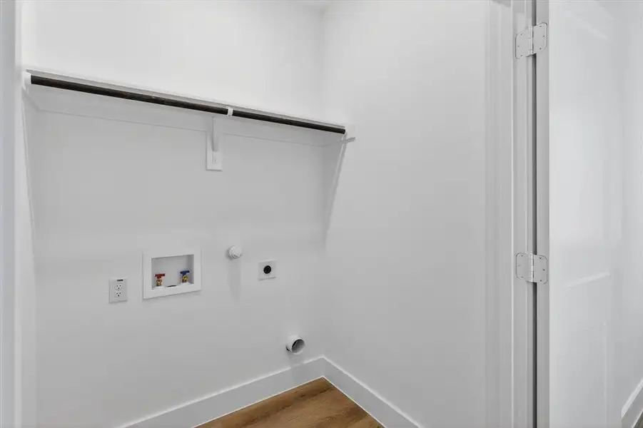 Spacious, unfurnished interior of a new home in , Dallas (Image 10).