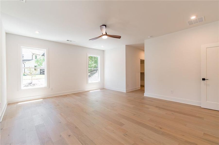 Spacious, unfurnished interior of a new home in , Gainesville (Image 25).