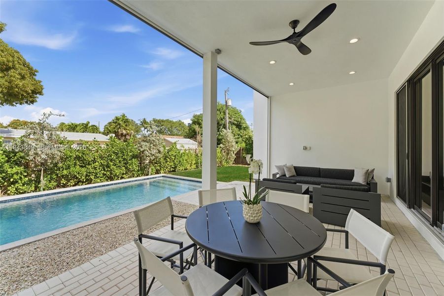 Exterior details and patio area of a home in , Wilton Manors (Image 24).