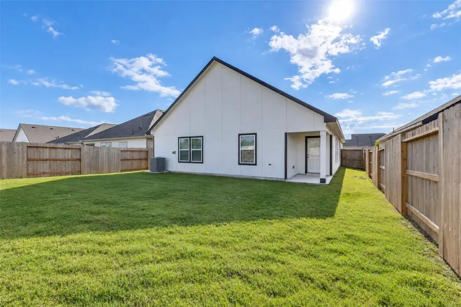 Exterior details and patio area of a home in , Angleton (Image 3).