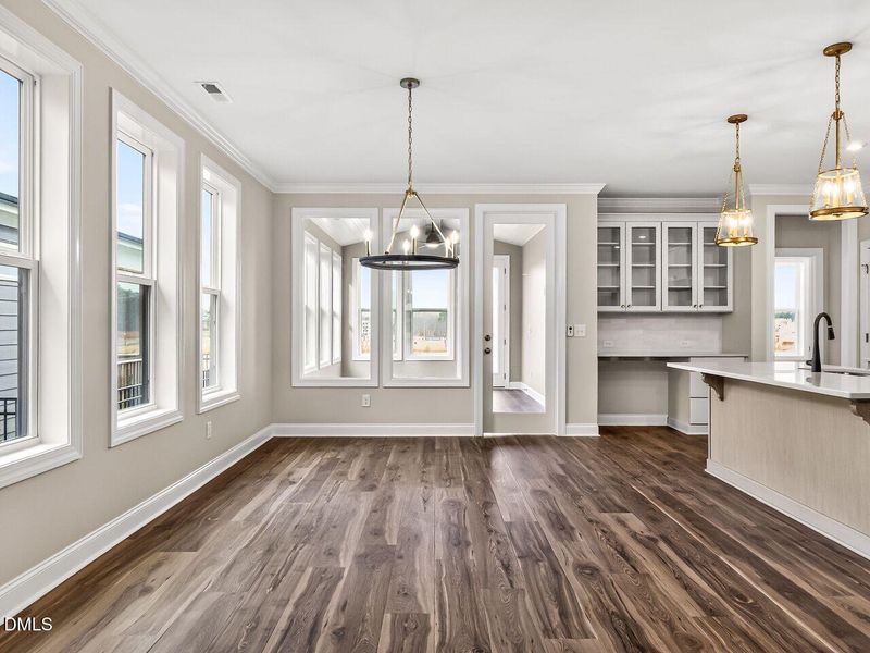 010-1280x960-dining-room