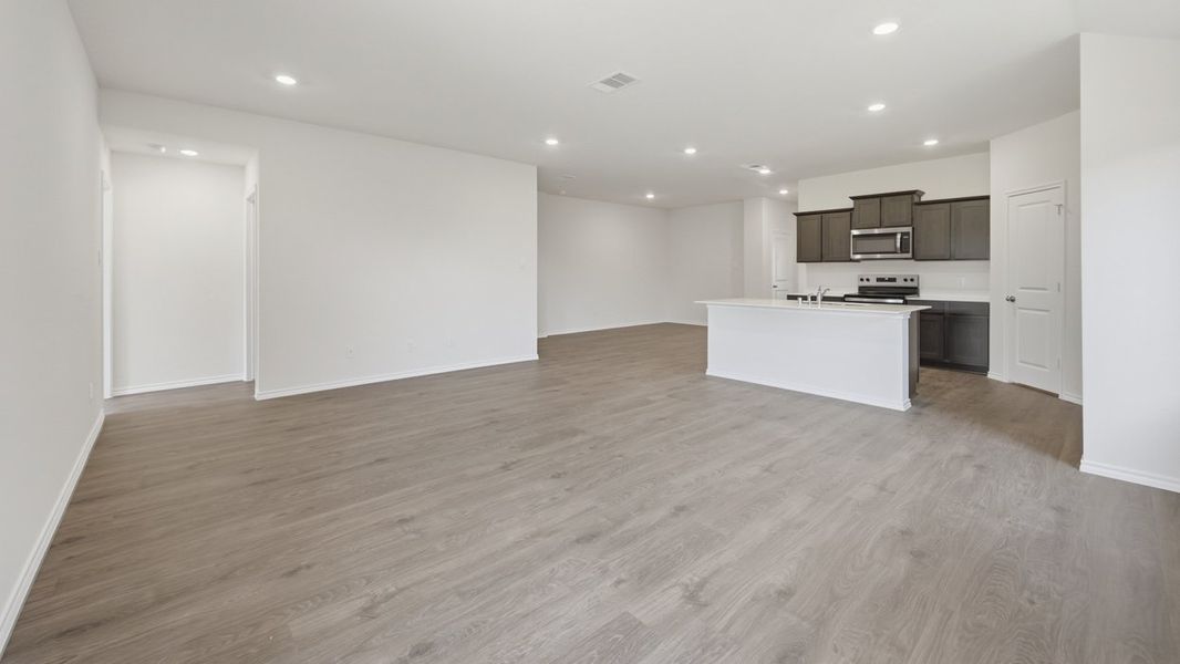 Representative unfurnished interior of a home built from the Lakeway by D.R. Horton in Bel Air Village, Sherman (Image 8).