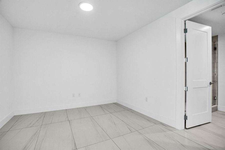 Owner's Suite Walk-In Closet (2) Owner's Suite Walk-In Closet (2)