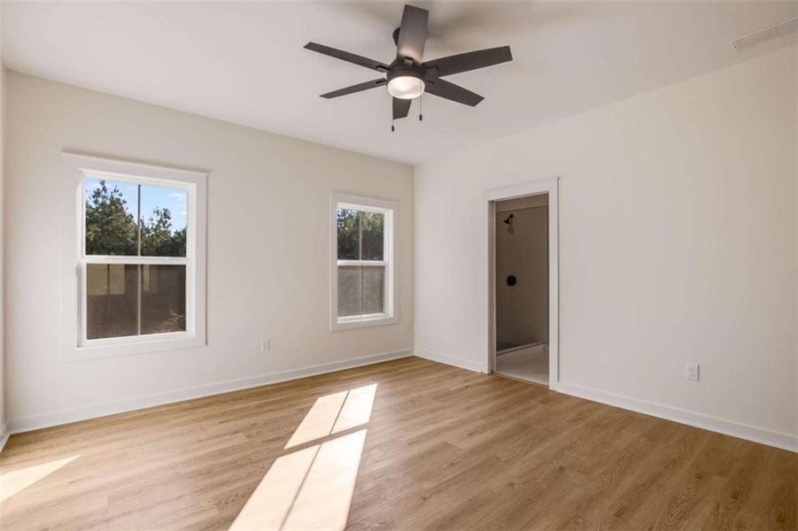Spacious, unfurnished interior of a new home in , Waco (Image 13).