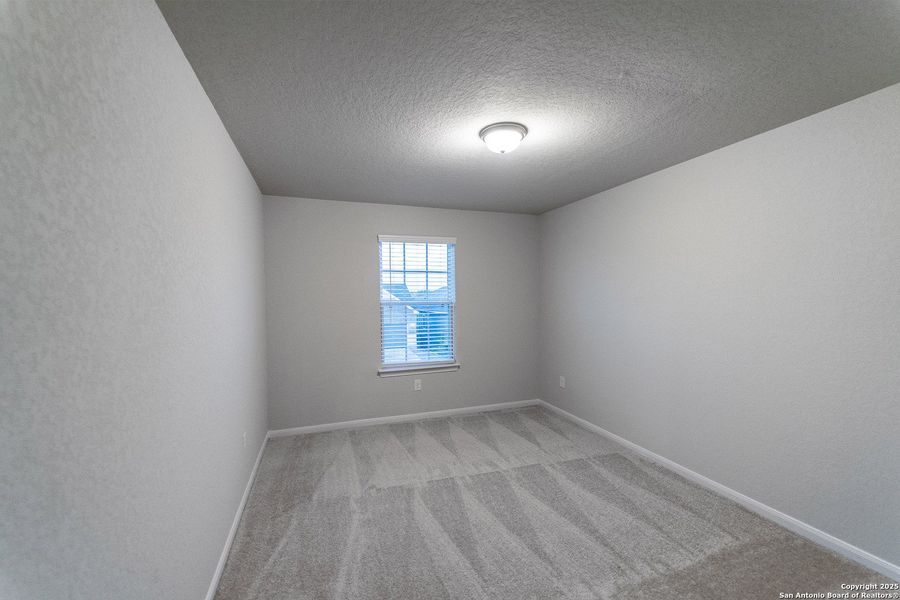 Spacious, unfurnished interior of a new home in Hennersby Hollow, San Antonio (Image 11).