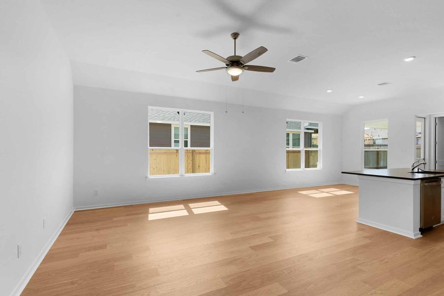 Spacious, unfurnished interior of a new home in Highland Village, Georgetown (Image 16).