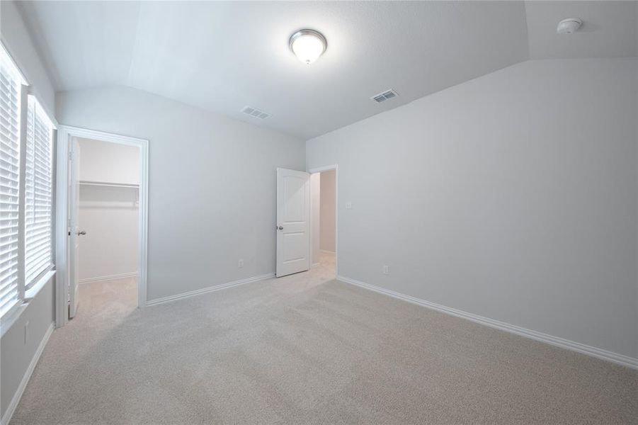 Spacious, unfurnished interior of a new home in Lake Pointe: Lake Pointe at Paloma Creek, Little Elm (Image 28).