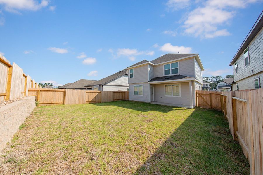 Exterior details and patio area of a home in River's Edge, Conroe (Image 3).