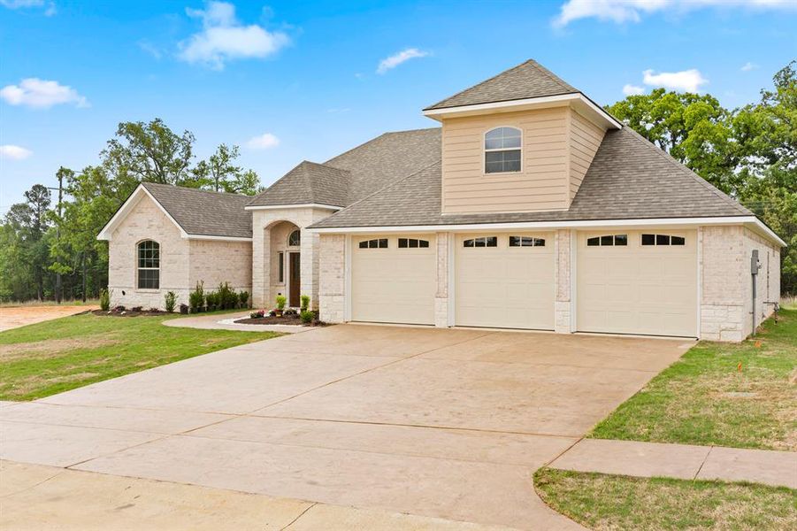 Front exterior of a new home in , Lindale, TX, highlighting curb appeal (Image 26).