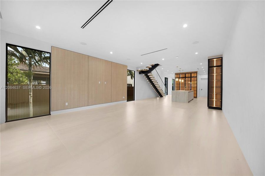 Spacious, unfurnished interior of a new home in , Fort Lauderdale (Image 37).