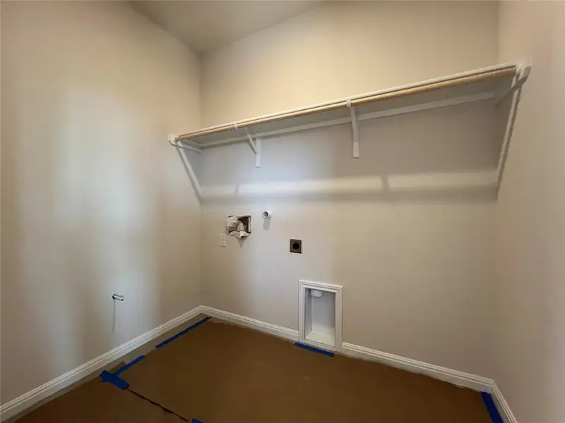 Spacious, unfurnished interior of a new home in Rolling Glen, Hutto (Image 11).