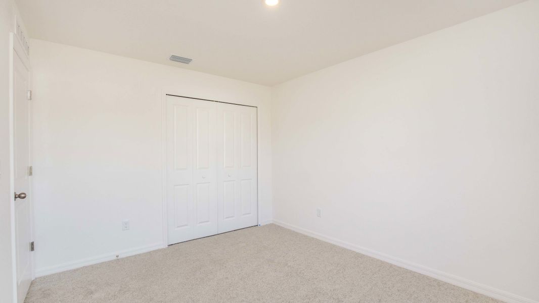 Spacious, unfurnished interior of a new home in Royal Highlands, Weeki Wachee (Image 23).