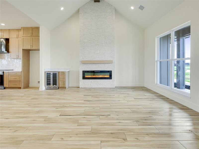 Spacious, unfurnished interior of a new home in , Angleton (Image 20).