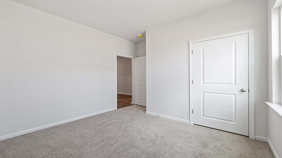 Spacious, unfurnished interior of a new home in Sage Grove, Lyman (Image 17).