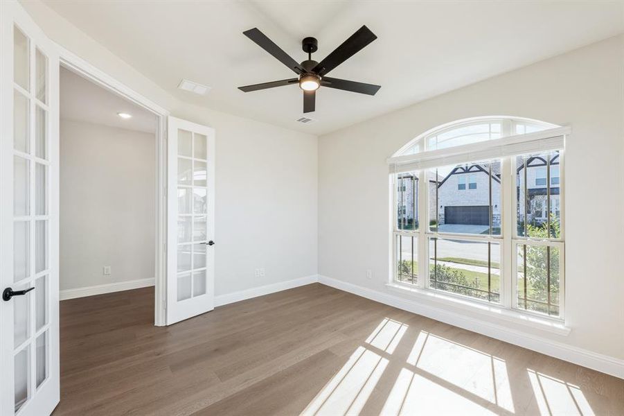 Spacious, unfurnished interior of a new home in Creekview Meadows, Pilot Point (Image 20).