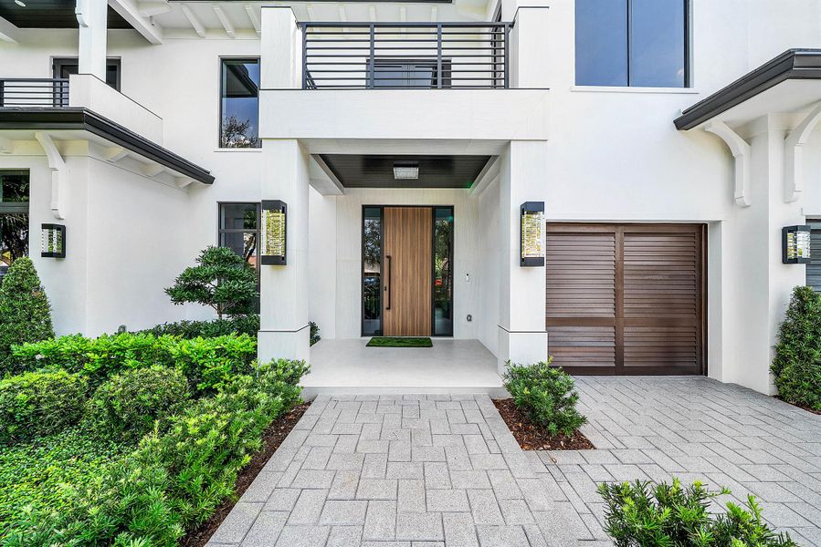 Exterior details and patio area of a home in , Boca Raton (Image 24).