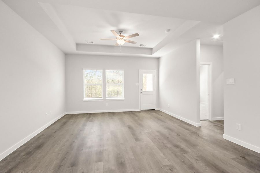 Spacious, unfurnished interior of a new home in Oakwood Ranch, Willis (Image 14).