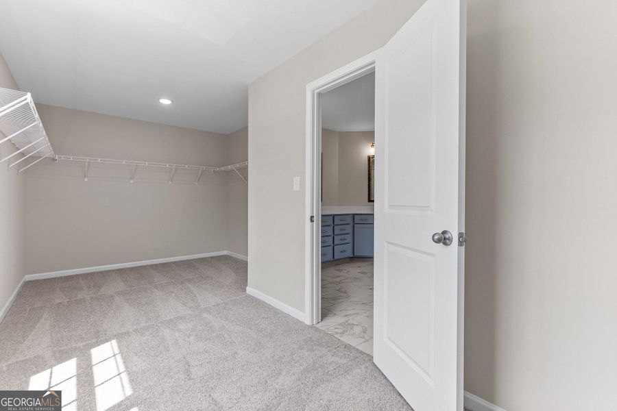 Spacious, unfurnished interior of a new home in Juliette Crossing, Forsyth (Image 54).
