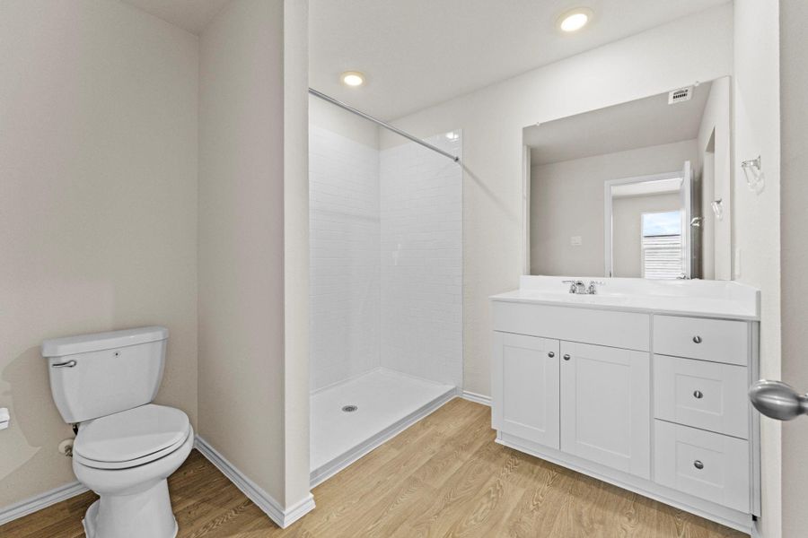 Furnished interior view inside a new home in Ladera, Luling (Image 5).