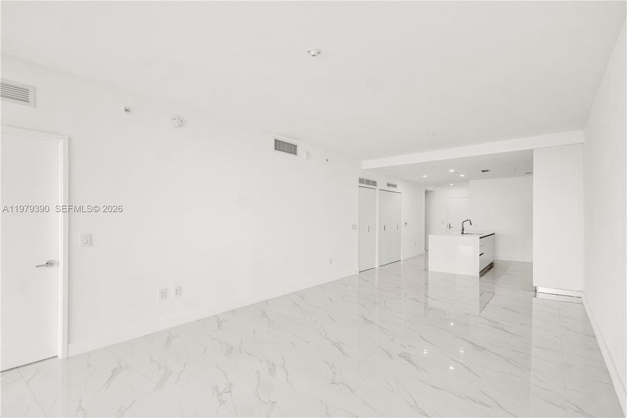 Spacious, unfurnished interior of a new home in Aria Reserve, Miami (Image 13).
