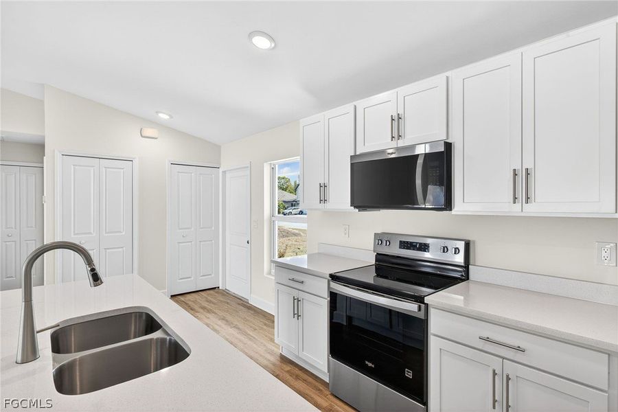 Furnished interior view inside a new home in Cape Coral, Cape Coral (Image 6).
