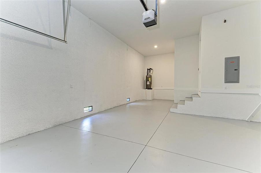 Spacious, unfurnished interior of a new home in , Port Charlotte (Image 41).